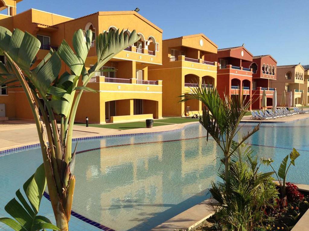 Porto Sokhna Pyramids Apartments Powered By Amer-Group Family Only Ain Sukhna Exterior photo