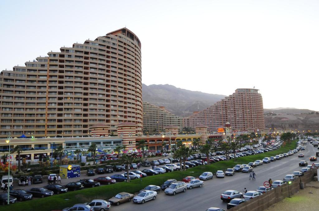 Porto Sokhna Pyramids Apartments Powered By Amer-Group Family Only Ain Sukhna Exterior photo